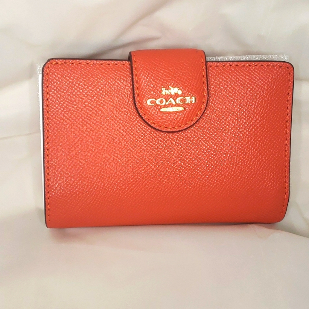 Coach wallet  mango